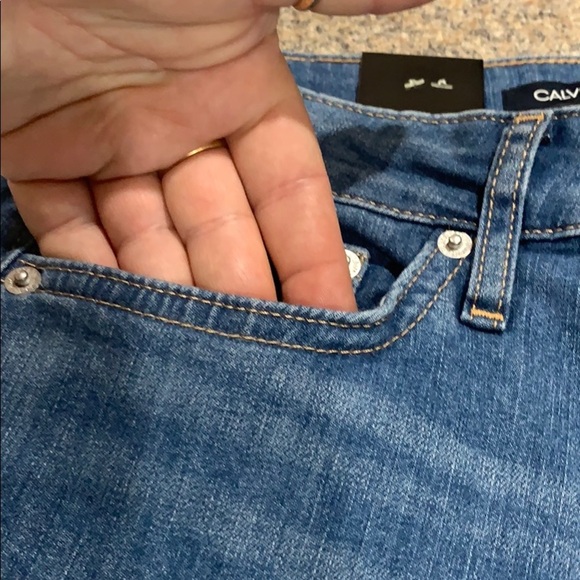 Calvin Klein Jean shorts - size 4 - Picture 3 of 8